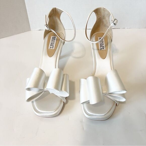 Badgley Mischka Alysha White Satin Open Toe Kitten Heel Bridal Sandal Size 7.5 - Picture 5 of 15
